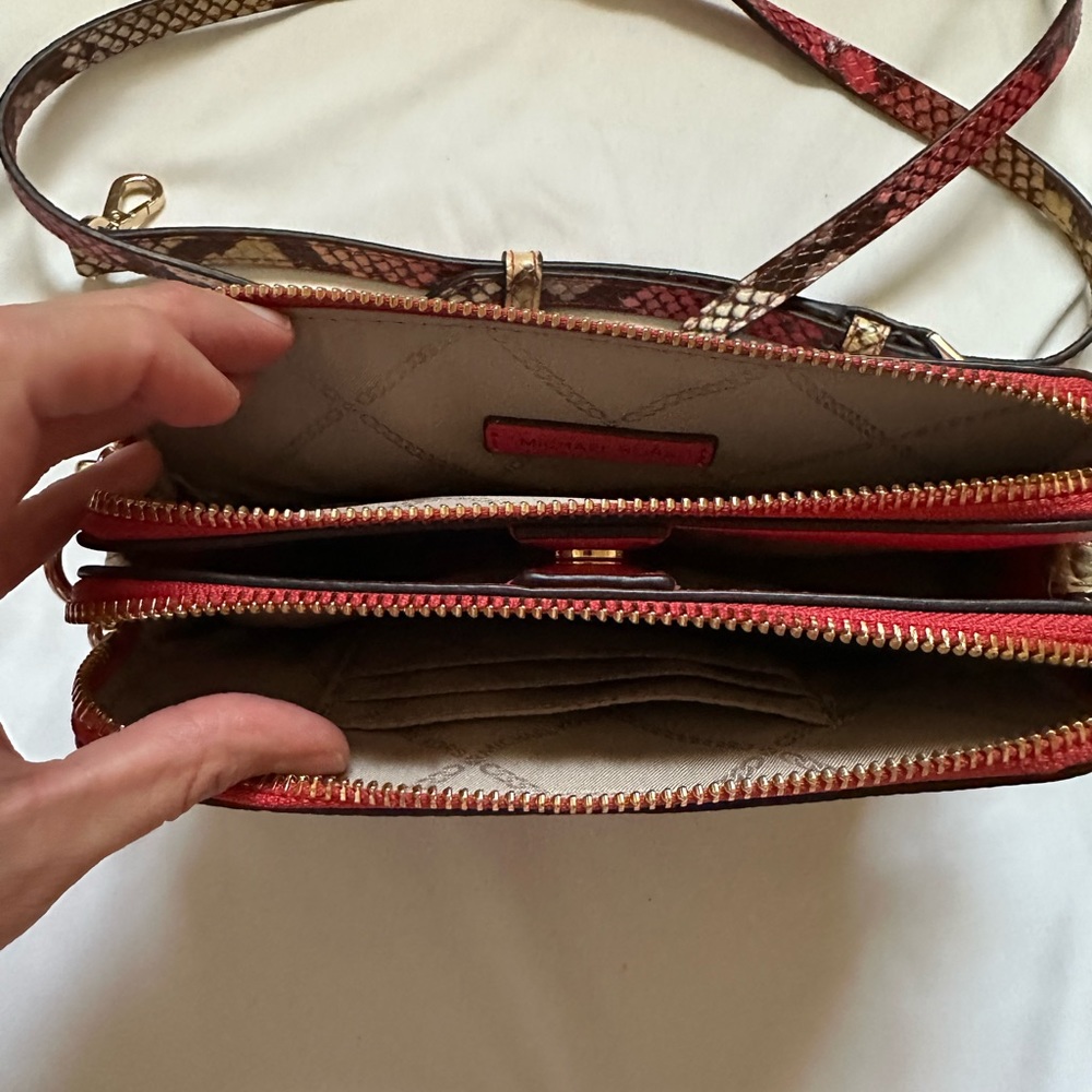 Michael Kors Hot Pink White Ombrรฉ Embossed Snakeskin Gold Crossbody Bag - Picture 11 of 13